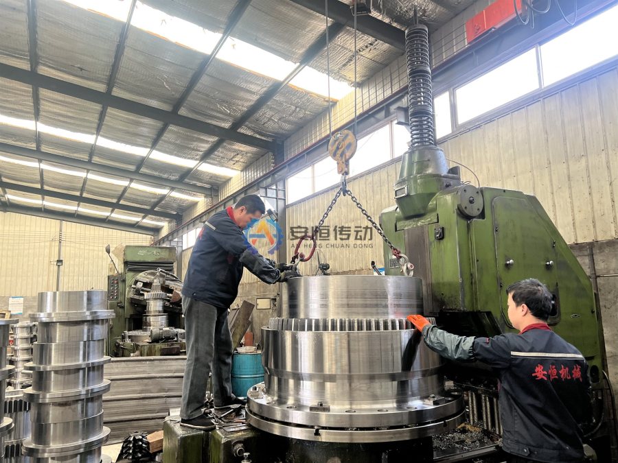 How should an old coupling be measured for replacement?