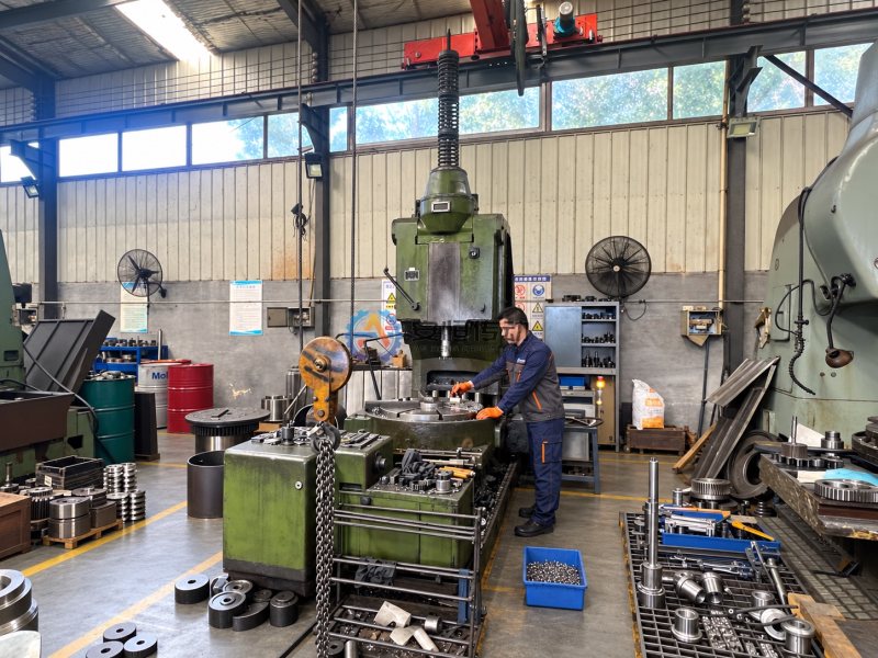 Anheng Coupling workshop: Y58 gear shaping machine